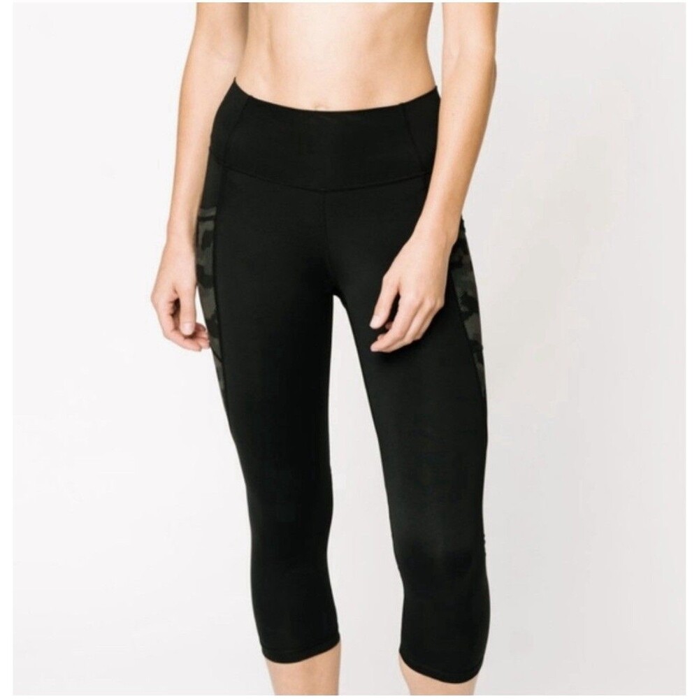Women’s Zyia Active Leggings Black Cropped Size 6-8 Camo Reflective Pocket